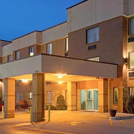 Days Inn By Wyndham Downtown St. Louis-3