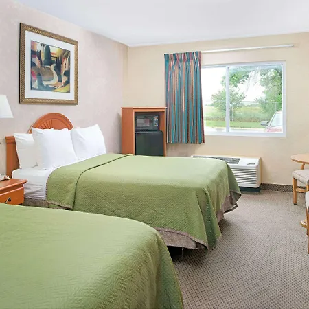 Travelodge By Wyndham Lincoln Airport I-80-2