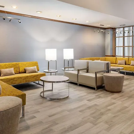 Clarion Hotel Milwaukee Airport-3