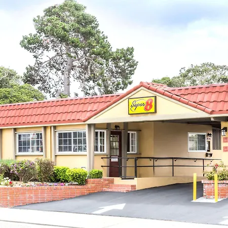 Super 8 By Wyndham Monterey-2