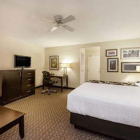 La Quinta By Wyndham Cleveland Macedonia-3