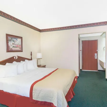 Baymont By Wyndham Jonesboro-3