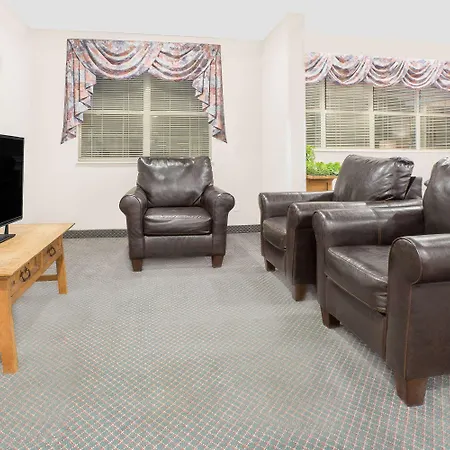Microtel Inn & Suites By Wyndham Broken Bow-2