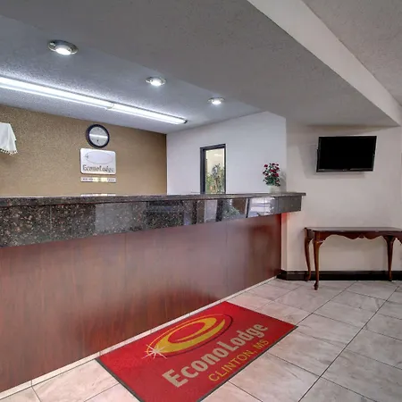 Econo Lodge Clinton - Jackson West-2