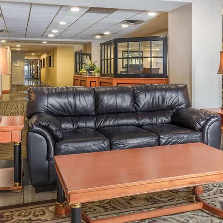La Quinta By Wyndham Garden City-3