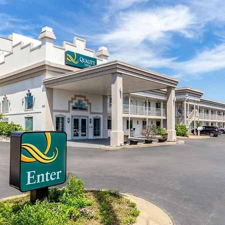 Quality Inn Branson - Hwy 76 Central-3