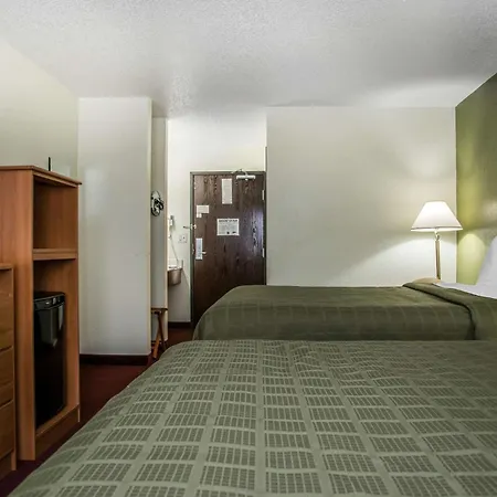 Hudson Inn & Suites-2