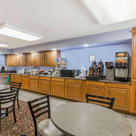 Super 8 By Wyndham Manhattan Ks-3