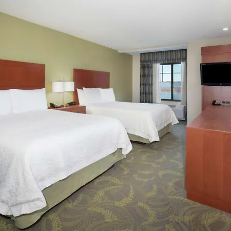 Hampton Inn & Suites Astoria-3