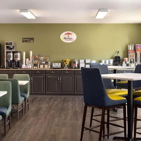 Super 8 By Wyndham Sioux Falls-3