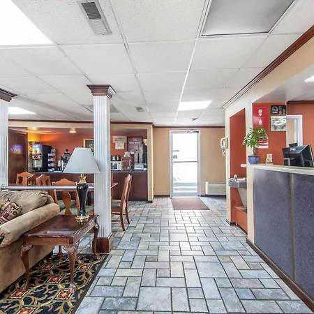 Econo Lodge Cleveland-2