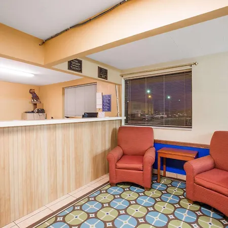 Travelodge By Wyndham Great Bend-3