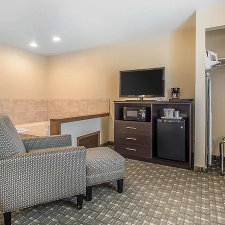 Quality Inn & Suites Decorah-2