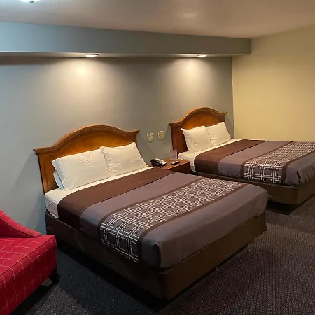 Campus Inn Baraboo-3