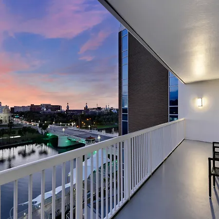 Hotel Tampa Riverwalk-3