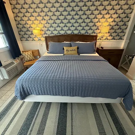 Boardwalk Beach Inn-3