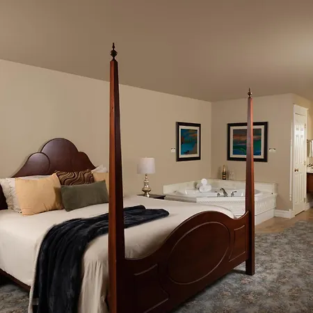 The Oakwood Inn Okoboji-3