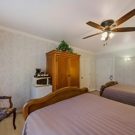 Carmel Inn & Suites-3
