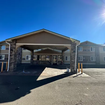 Days Inn & Suites By Wyndham Gunnison-3