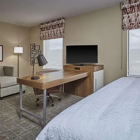 Hampton Inn & Suites Roseburg-2