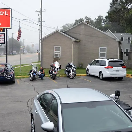 Budget Inn Marinette-3