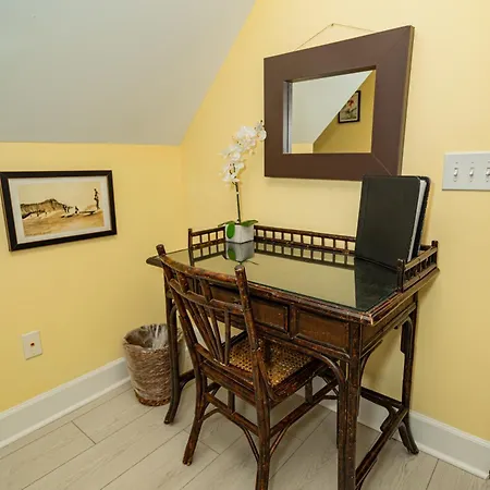 Water'S Edge Inn - Adults Only-2