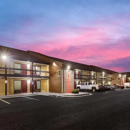 Econo Lodge-3