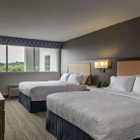 Hampton Inn Manchester Downtown-2