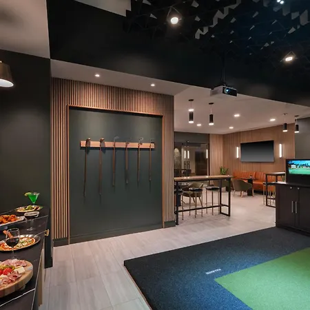 Hilton Indianapolis Hotel & Suites-2