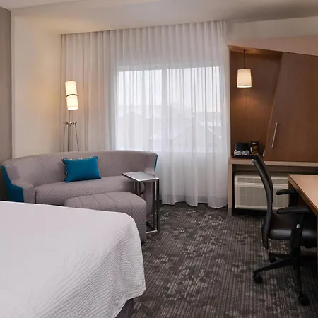 Courtyard By Marriott Toledo North-3