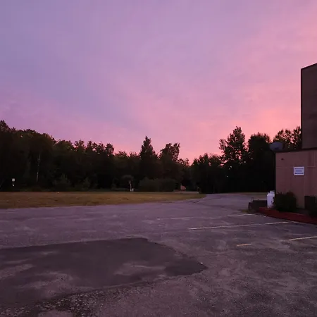 Katahdin Inn & Suites-2