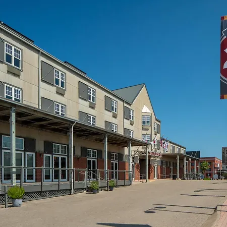 Harbor House Hotel And Marina At Pier 21-3