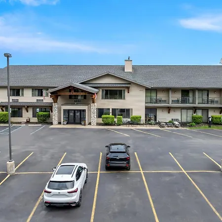 Beachfront Hotel Houghton Lake-3