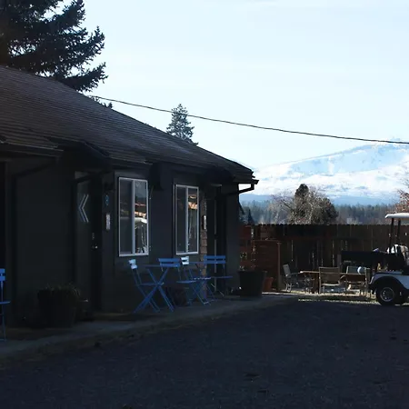 The Stranger Lodge - Pet Friendly-3