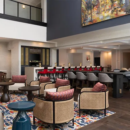 Hilton Garden Inn Charleston Waterfront/Downtown-3