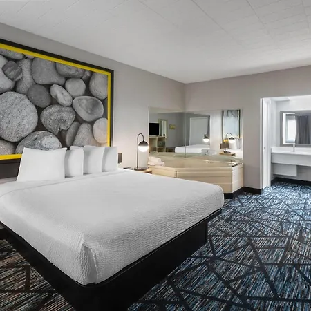 Super 8 By Wyndham Traverse City-3