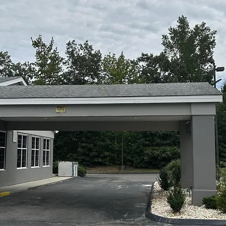 Super 8 By Wyndham Fayetteville-3