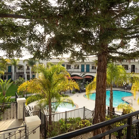 Oxford Suites Pismo Beach-2