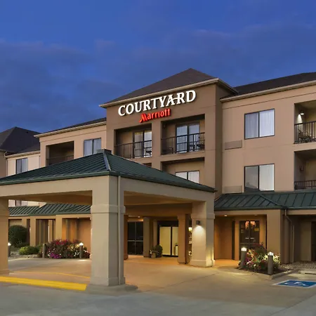 Courtyard By Marriott Bloomington Normal-3