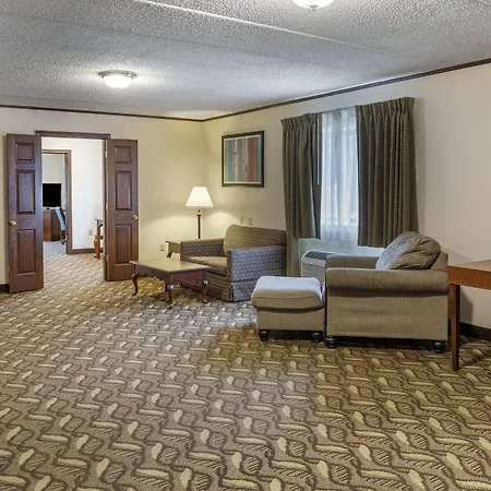 Quality Inn & Suites Zanesville City Center-3