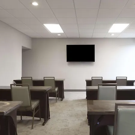 Hampton Inn Evansville-3