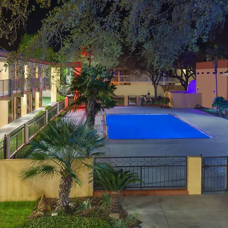 Days Inn By Wyndham Uvalde-3