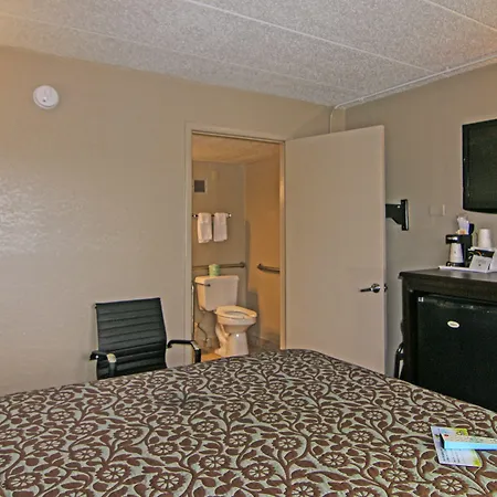 Days Inn & Suites By Wyndham Springfield On I-44-3