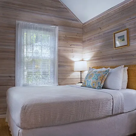 Island City House-3