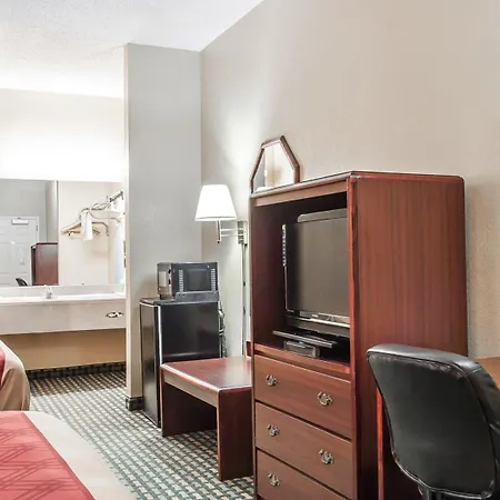 Econo Lodge-3