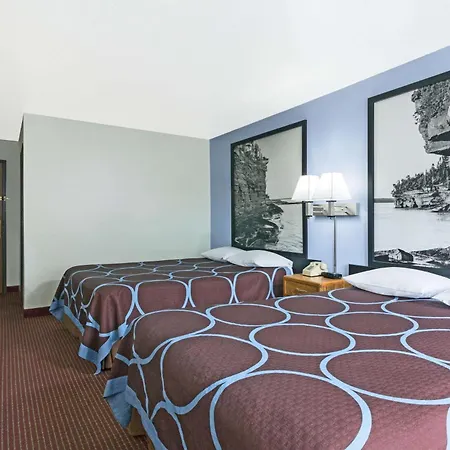 Super 8 By Wyndham Wisconsin Dells-2