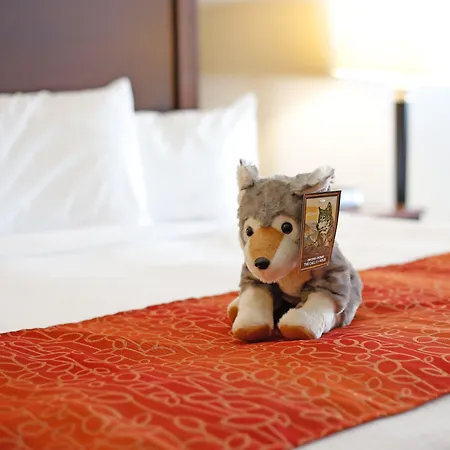 Gray Wolf Inn & Suites-3