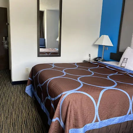 Super 8 By Wyndham Pensacola-3