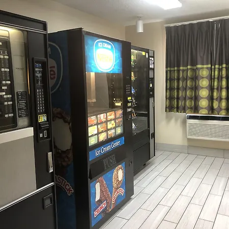 Super 8 By Wyndham Bedford Dfw Airport West-2