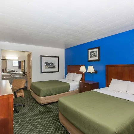 Travelodge By Wyndham Great Bend-2